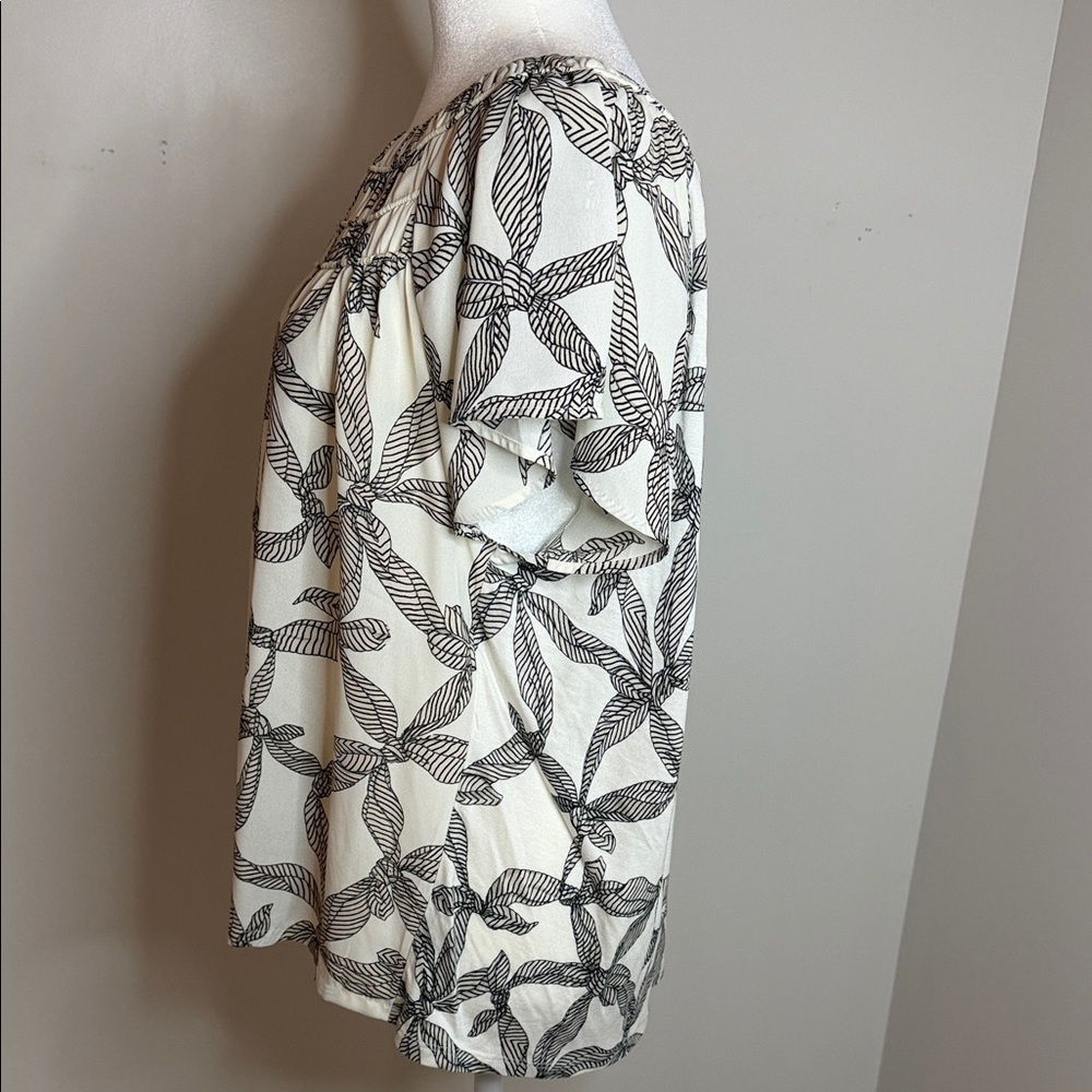 LOFT Black and White Short sleeve Patterned Blouse size Large - Picture 5 of 11